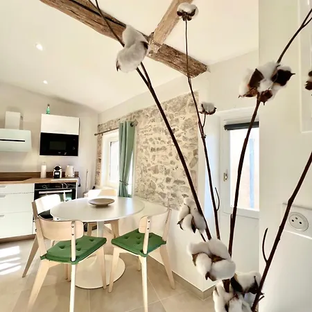Old - 1 Bedroom - 4 People Antibes