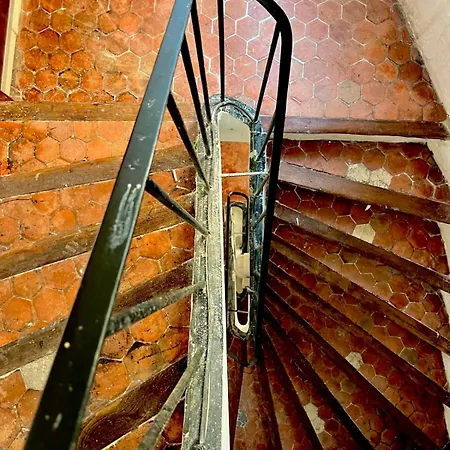 Old - 1 Bedroom - 4 People Apartment
