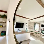 Old - 1 Bedroom - 4 People דירה