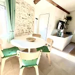 דירה Old - 1 Bedroom - 4 People אנטיב