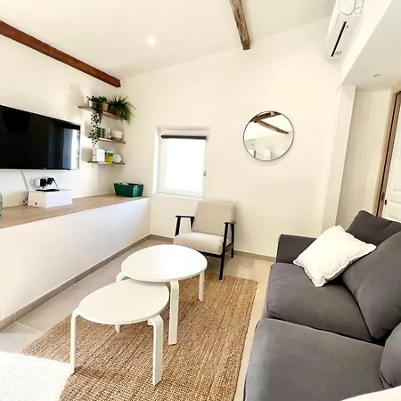 Old - 1 Bedroom - 4 People Apartmán Antibes